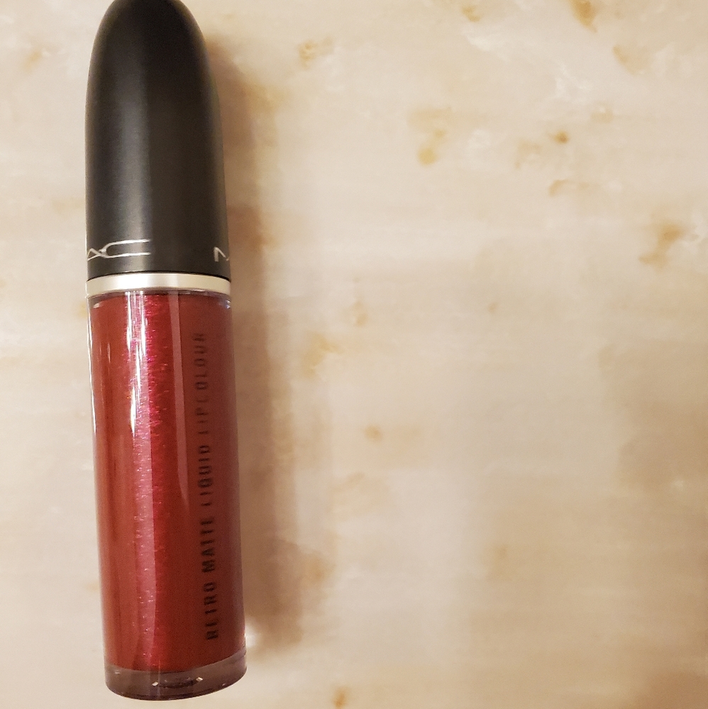 🥳HP🥳 MAC Metallic Liquid💄- LOVE WEAPON - Picture 7 of 9